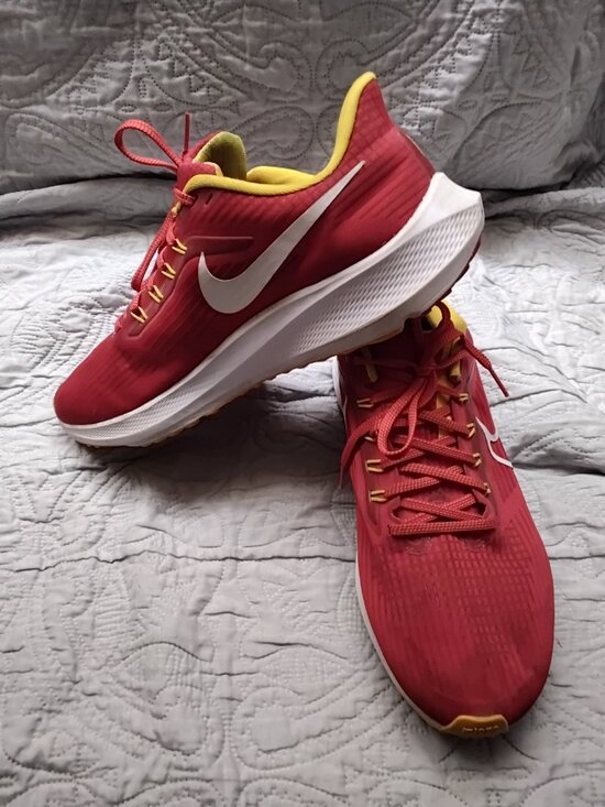 Nike Air Zoom Pegasus 39 - Kansas City Chiefs NFL Special Edition (Size 10.5 main image 4